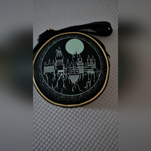 Harry Potter Hogwarts Glow in the Dark Purse NWT - Picture 4 of 4